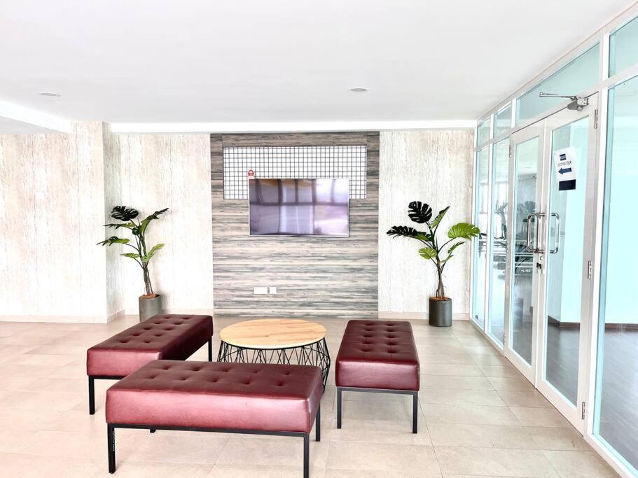 Urban Home-Swimming Pool-City Center Malacca Exterior photo