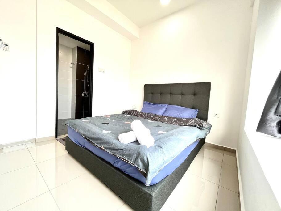 Urban Home-Swimming Pool-City Center Malacca Exterior photo