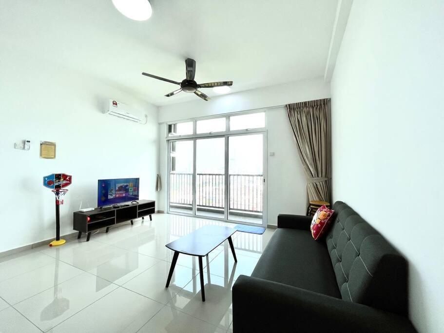 Urban Home-Swimming Pool-City Center Malacca Exterior photo
