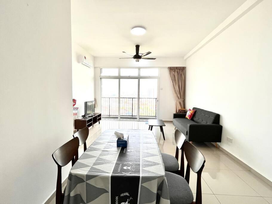 Urban Home-Swimming Pool-City Center Malacca Exterior photo